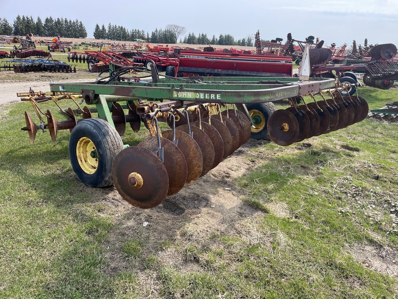 Tillage - Discs  John Deere 210 Disc - 11 Foot Photo